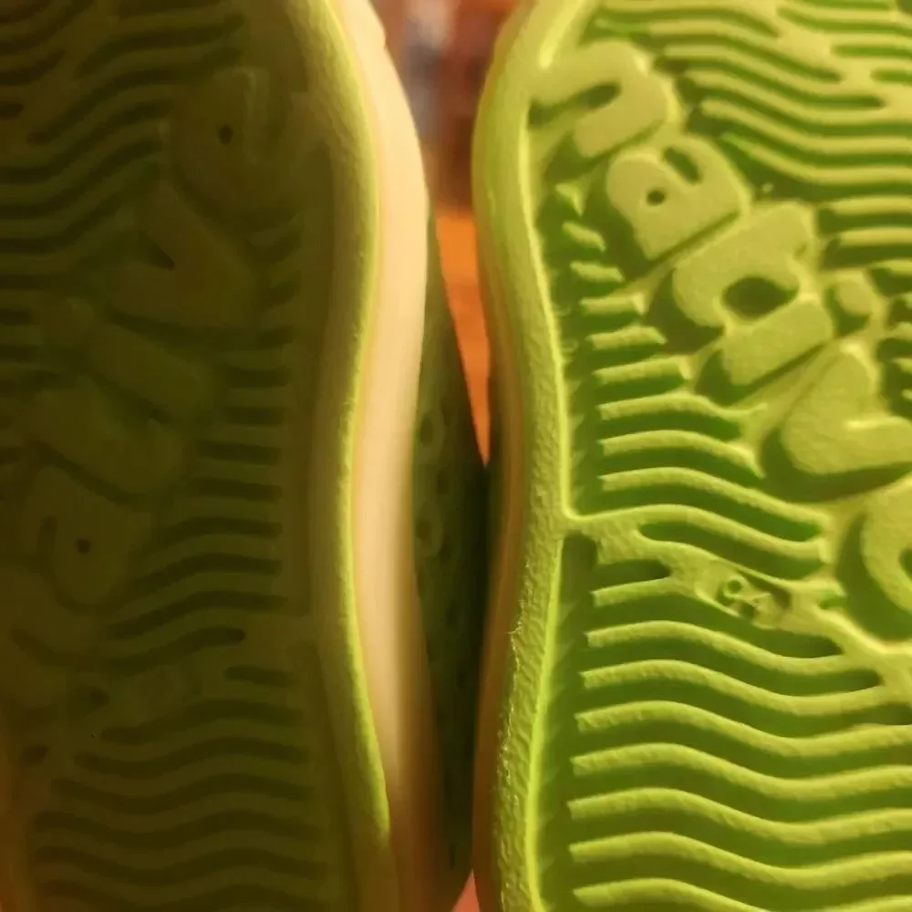 Native Jefferson lime green shoes sz  child 4